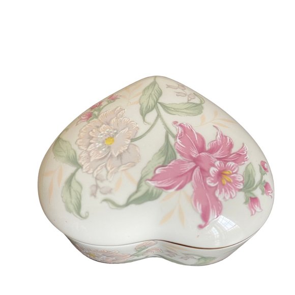 Vintage Prima Otagiri Japan Porcelain Heart Shaped Lidded Trinket Box Floral - Picture 2 of 11